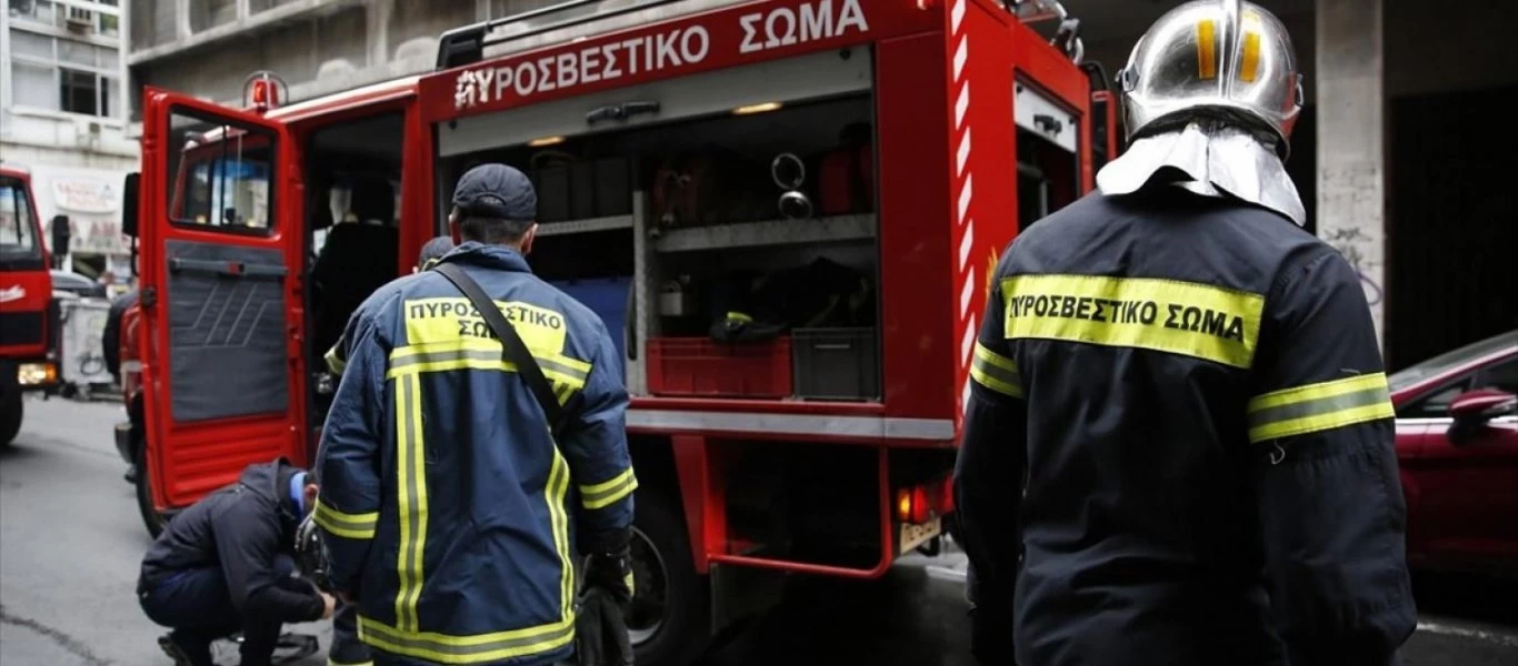 Φωτιά σε κτίριο στη Μεταμόρφωση